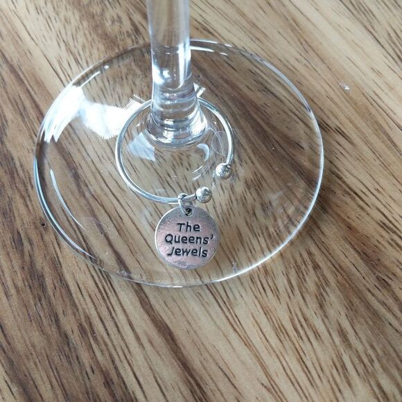 The Queen's Jewels-❣️ Embellished Apple Wine Glasses - Picture 7 of 12